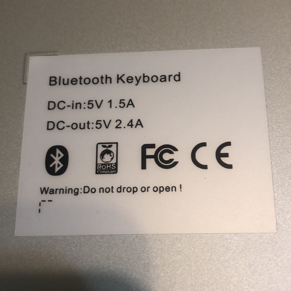 Bluetooth Keyboard & Power Bank - Picture 4 of 12